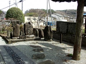 恋塚の碑